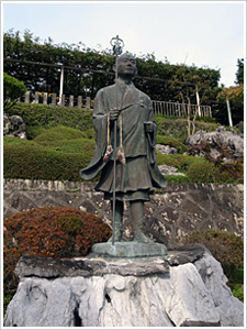 吉祥寺・鎮西上人の像